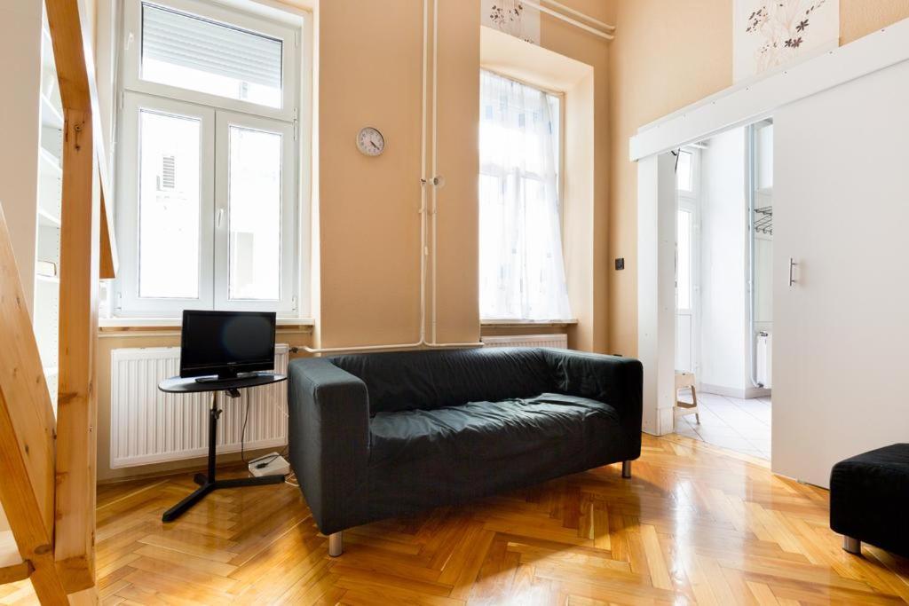 Szentkiralyi 5 - Double Basic In The City Center - Self-Check-In بودابست المظهر الخارجي الصورة
