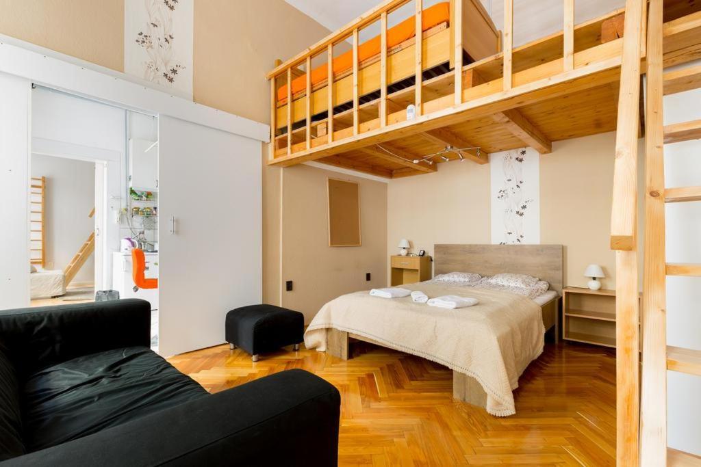 Szentkiralyi 5 - Double Basic In The City Center - Self-Check-In بودابست المظهر الخارجي الصورة