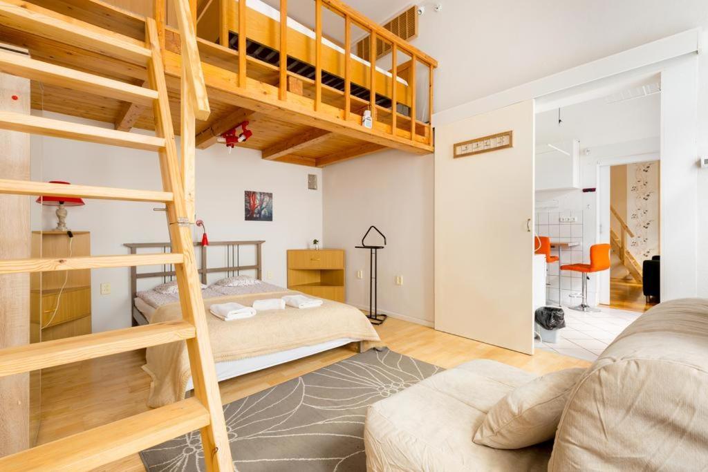 Szentkiralyi 5 - Double Basic In The City Center - Self-Check-In بودابست المظهر الخارجي الصورة