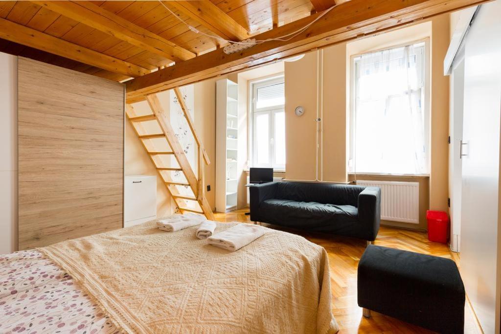 Szentkiralyi 5 - Double Basic In The City Center - Self-Check-In بودابست المظهر الخارجي الصورة